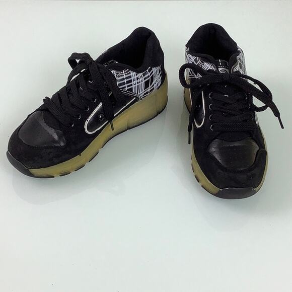 Wheely’s Heelys lighted sneakers with wheels roller skates shoes kids size 6 EUC - Picture 16 of 16